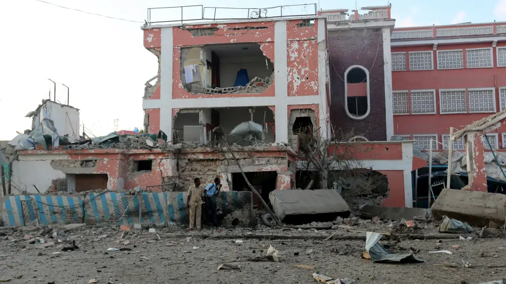 Hotel que ha sufrido los ataques, en Mogadiscio.