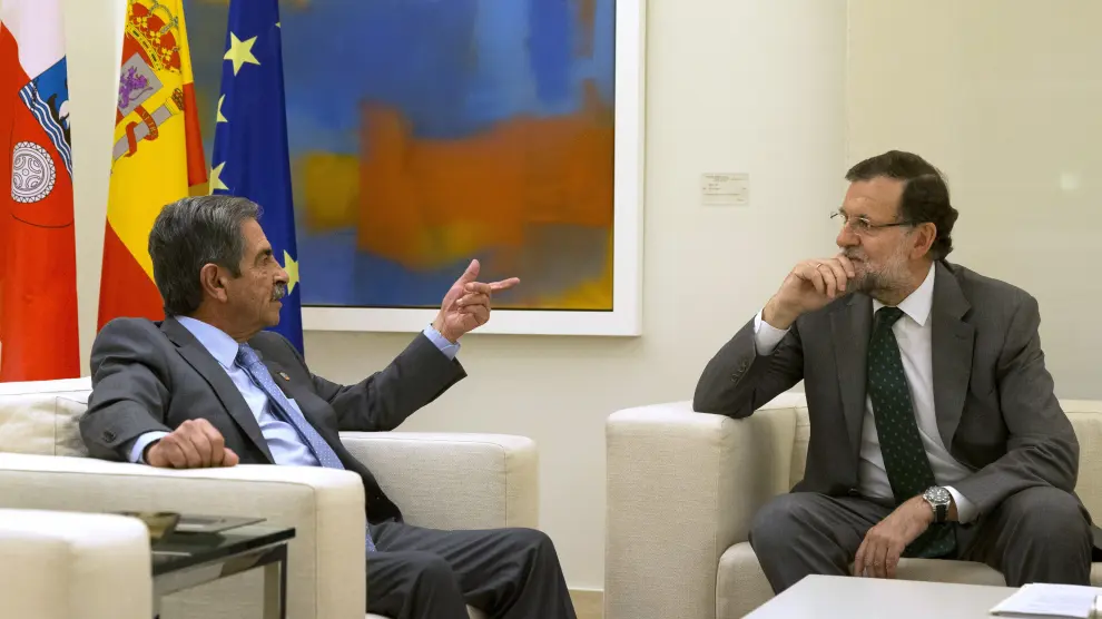 Mariano Rajoy se reune con Revilla.