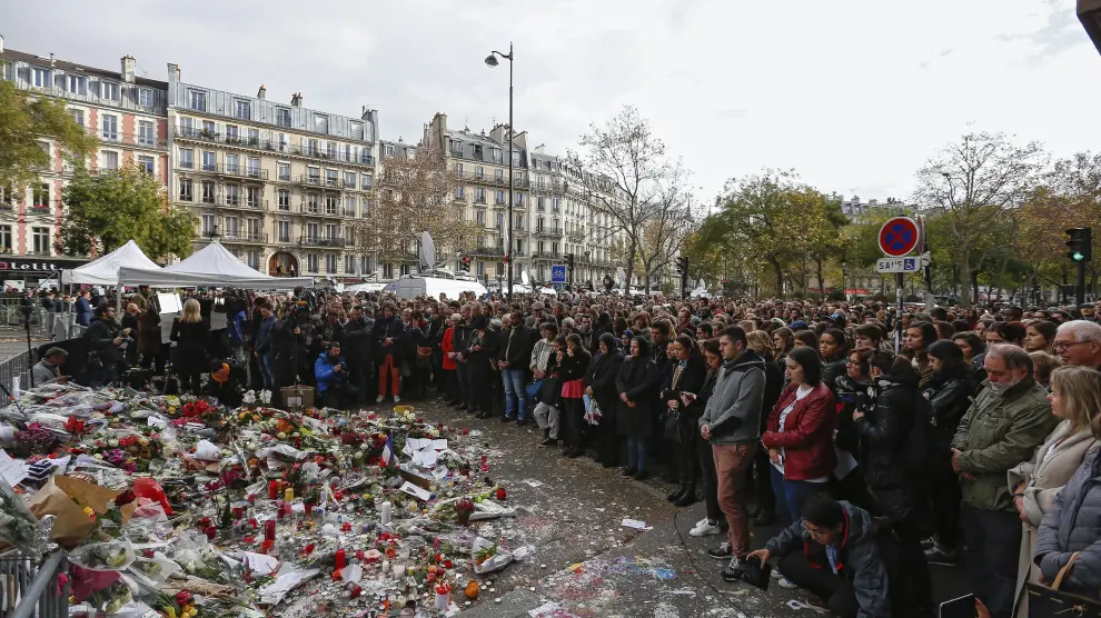 Acto en recuerdo de las víctimas en París.
