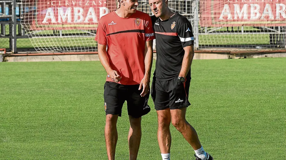 Leandro Cabrera y Ranko Popovic, en un entrenamiento del Real Zaragoza.