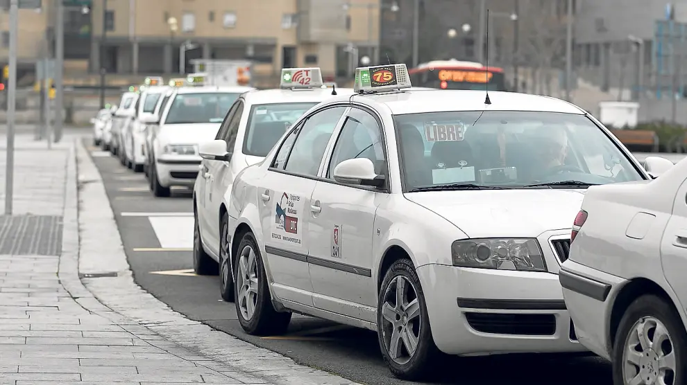 Los taxistas de Zaragoza apoyan las matrículas azules