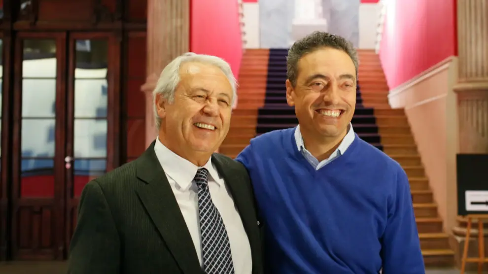 El consejero delegado de Biofabri, Esteban Rodríguez, y el científico de la Universidad de Zaragoza Carlos Martín Montañés.