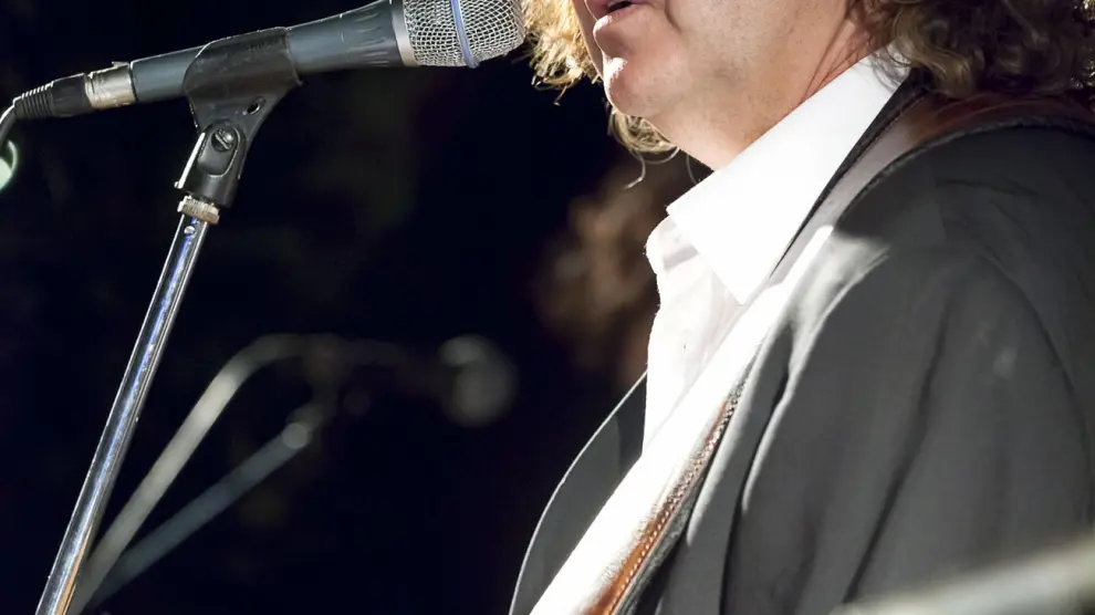 Imagen del cantautor andaluz en uno de sus conciertos.