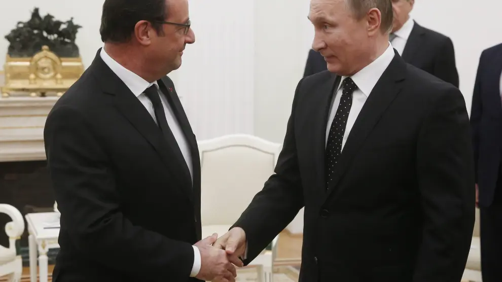 Los presidentes de Rusia, Vladímir Putin, y Francia, Francois Hollande.