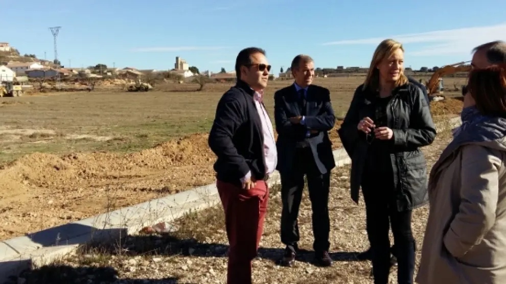 Marta Gastón, en el terreno en el que se instalará una nueva planta de Evofeed.