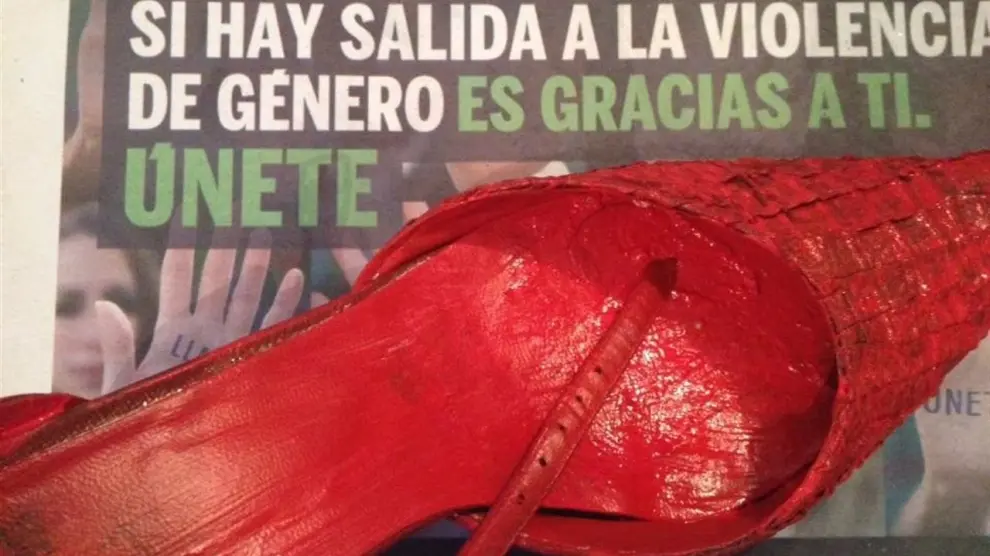 Zapatos rojos contra la violencia de género