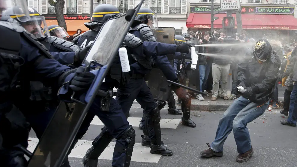 Cargas contra manifestantes en París.
