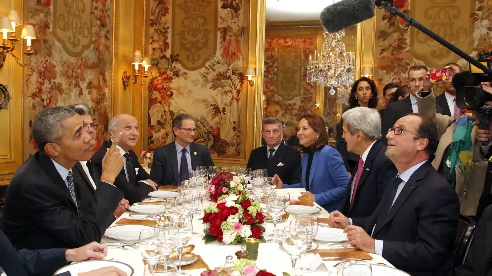 El presidente de Estados Unidos, Barack Obama, y el presidente francés, François Hollande, en la cena celebrada con motivo de la cumbre del cambio climático en París.