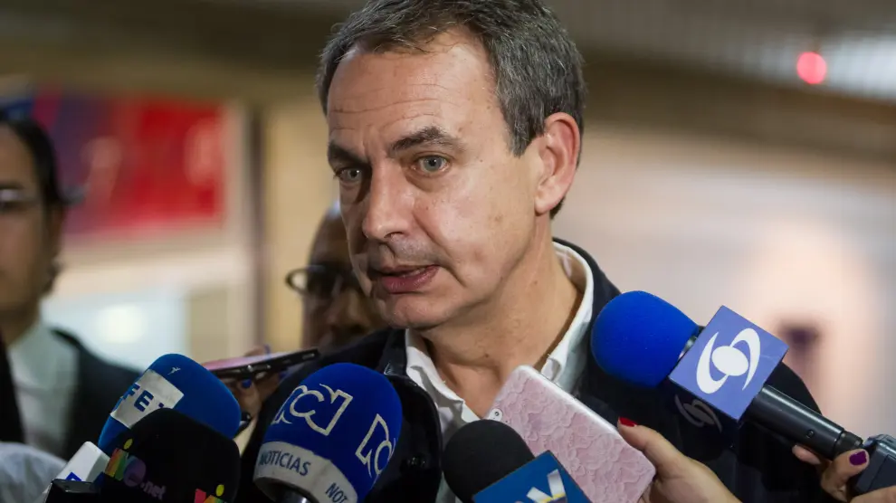 El expresidente del Gobierno español, José Luis Rodríguez Zapatero, a su llegada a Venezuela como observador de las legislativas del domingo.