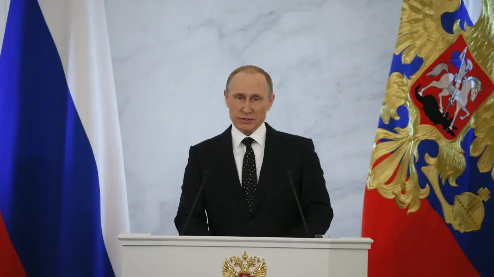 Putin ante la Asamblea Federal en el Salón San Jorge del Gran Palacio del Kremlin en Moscú .