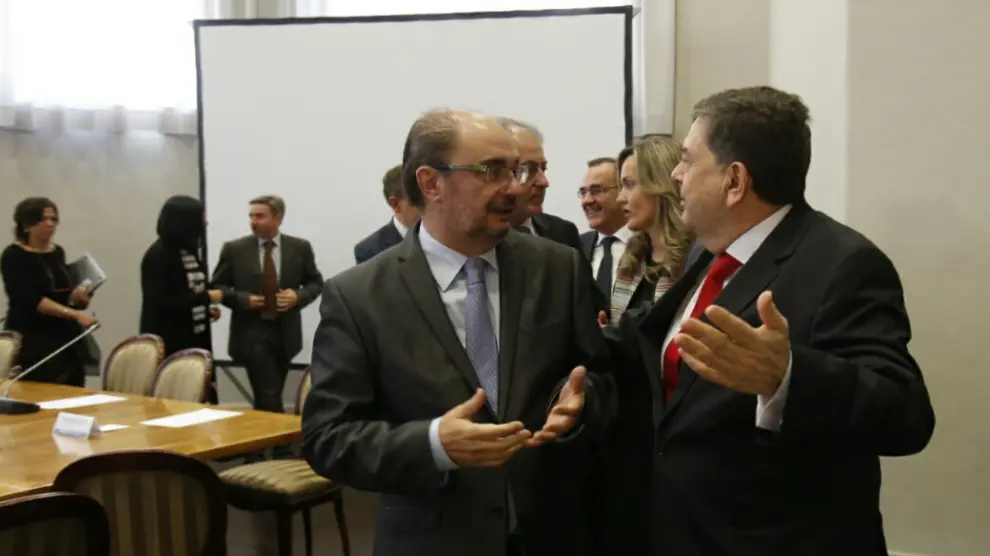 El recto, Manuel López, con el presidente del Gobierno de Aragón, Javier Lambán