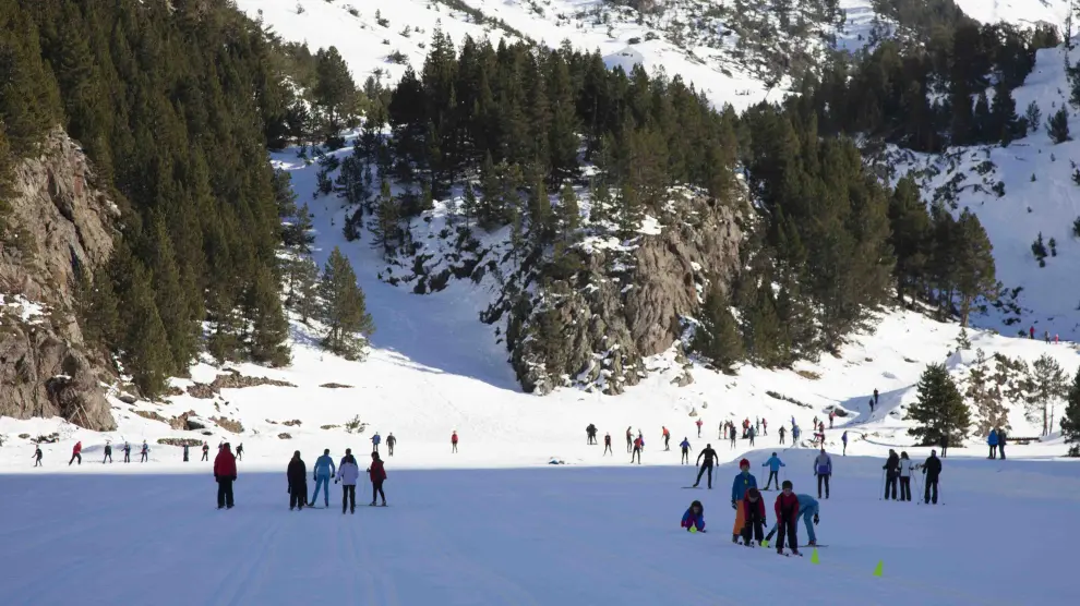 Práctica del esquí nórdico en Llanos del Hospital, este sábado.