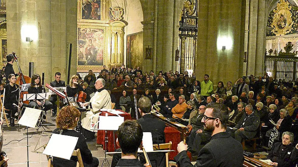 La orquesta en la celebración del Tota Pulchra en la catedral.