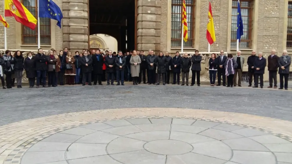 Imagen del Gobierno de Aragón en el minuto de silencio en condena a los atentados.
