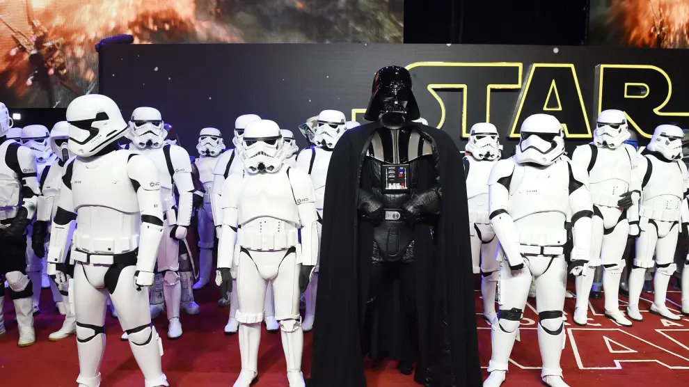 Fans de Star Wars se caracterizan para el estreno de la última película de la saga.