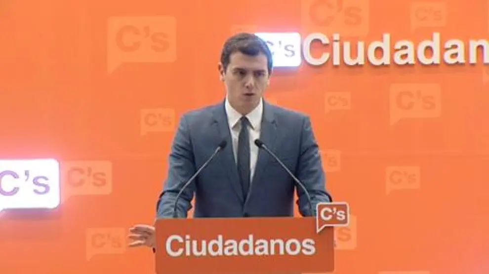 Rivera propone una mesa de negociación a tres bandas con PP y PSOE