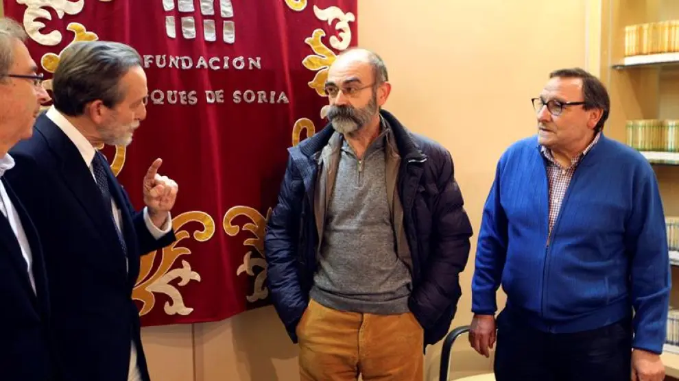 El secretario general de la FDS, José Maria Rodriguez-Ponga (i), junto al profesor José Angel Gonzalez del CI Antonio Machada (c) y el profesor Alfredo Jimeno, nuevo patrono de la Fundación.