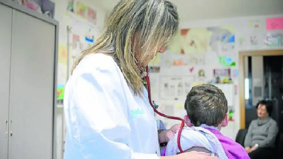 Los pediatras aconsejan informarse antes de viajar a otro país para comprar una vacuna.