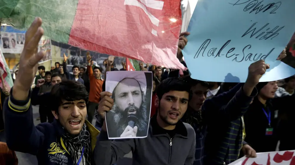 Protestas ante la embajada de Arabia Saudí en Irán por la ejecución del clérigo Nimr al Nimr