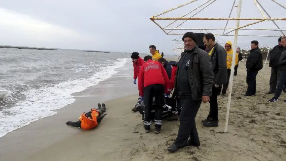 Aumentan a 34 los refugiados muertos encontrados en las costas de Turquía