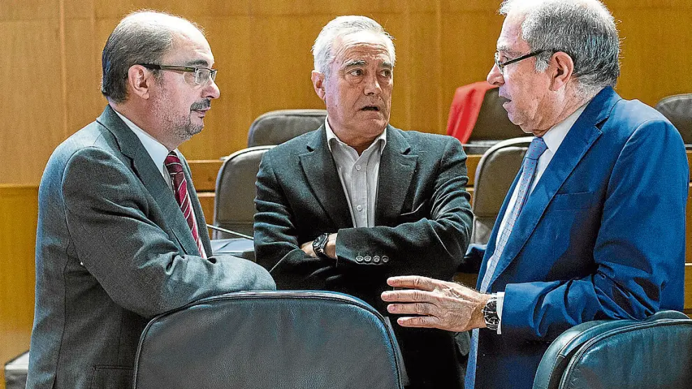 El presidente Javier Lambán, el portavoz socialista Javier Sada y el consejero Fernando Gimeno en una imagen de archivo.