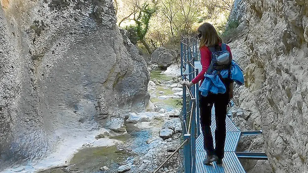 La ruta de las pasaleras del Vero ofrece un agradable paseo por el entorno de Alquézar.