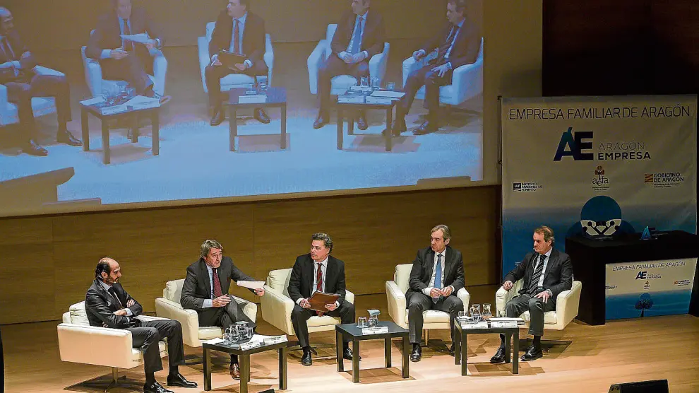 Daniel Rey, Fernando Lacasa, Luis H. Menéndez, Alfonso Sesé y Jorge Villarroya en la mesa redonda, ayer Zaragoza.