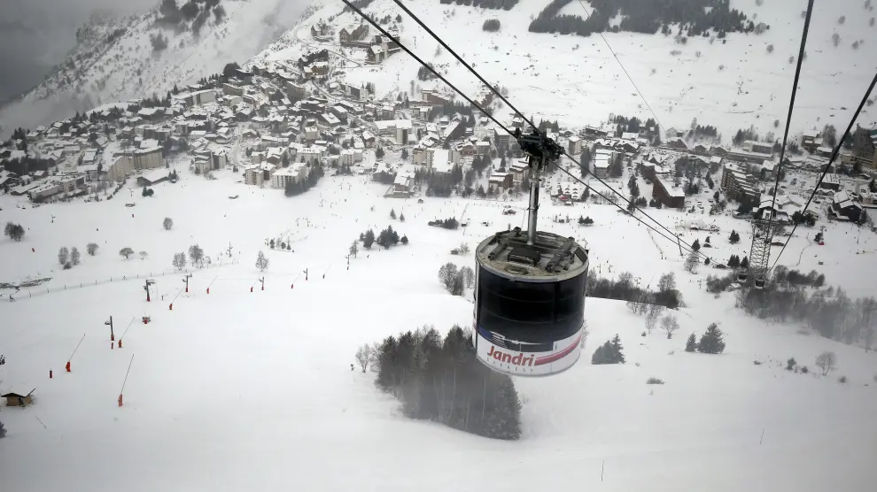 Vista general de la estación de esquí Deux Alpes en Francia