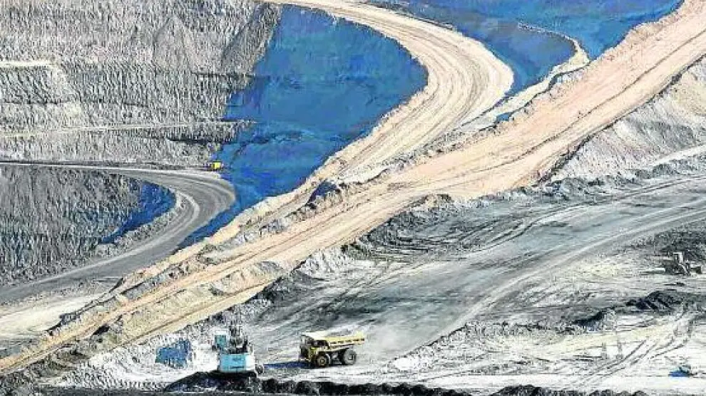La explotación del término de Ariño, que perderá 33 empleados el mes que viene ante el descenso de la demanda de carbón.