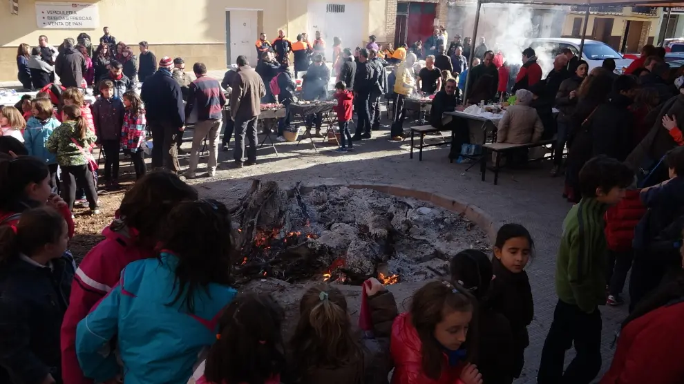 En Torrente de Cinca, vecinos y visitantes han disfrutado este sábado de la degustación de productos a la brasa.
