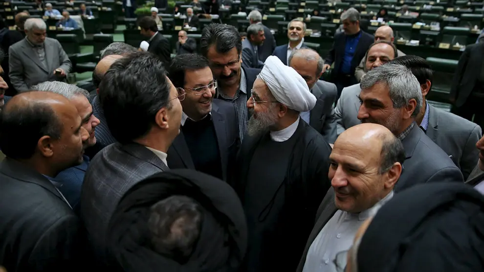 En el centro, el presidente iraní Hassan Rouhan
