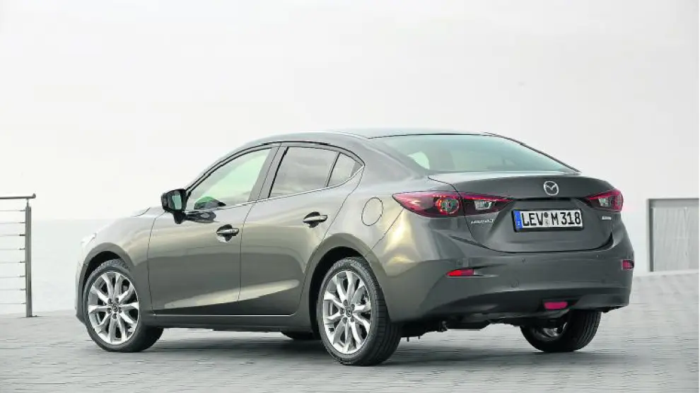 El Mazda3, en su versión Sportsedán, ofrece una estética y movilidad deportiva, pero con un consumo ajustado.