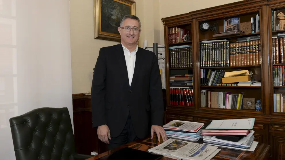 Manuel Blasco (PP), en el despacho de la alcaldía de Teruel tras presentar su renuncia.