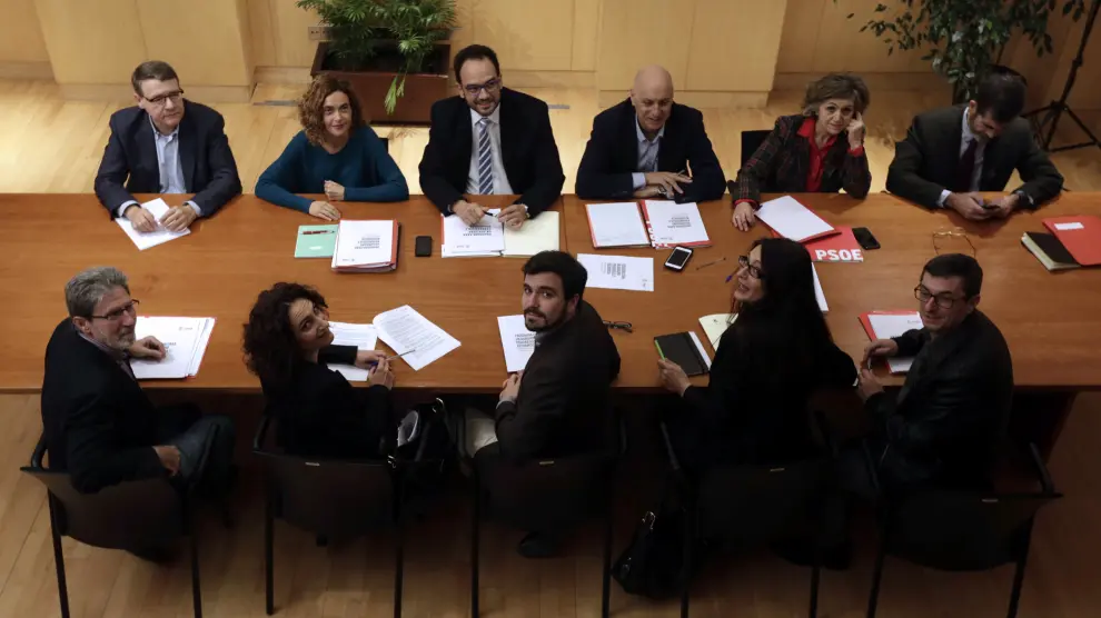 Reunión del equipo negociador del PSOE con IU
