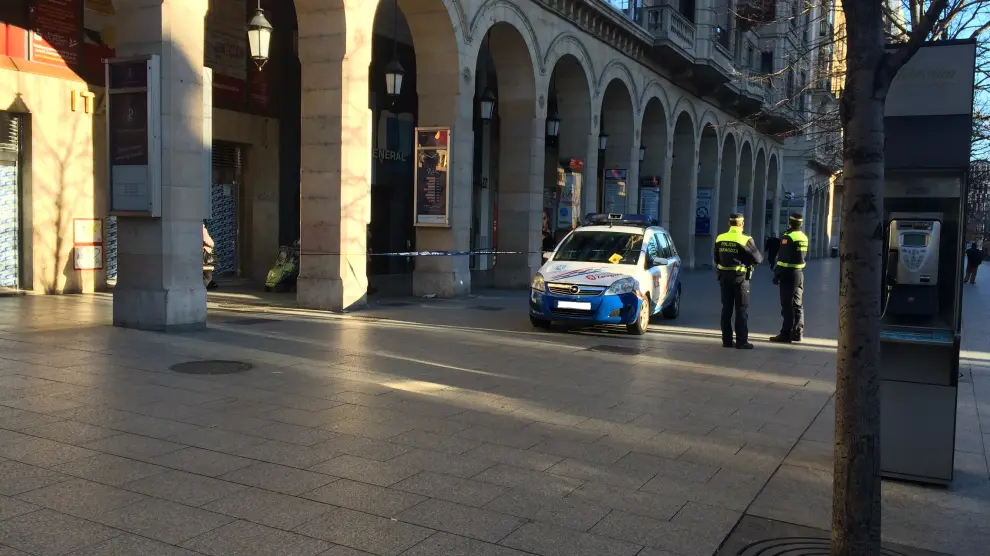 La zona ha sido acordonada por la Policía Local de Zaragoza.