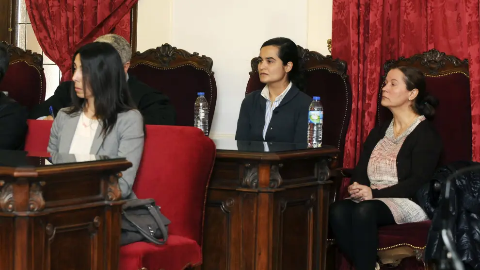 Las tres acusadas, Monserrat González (d), autora confesa de crimen de la presidenta de la Diputación de León, Isabel Carrasco, su hija, Triana Martínez (2d), y la policía local Raquel Gago (i), en la lectura del veredicto.