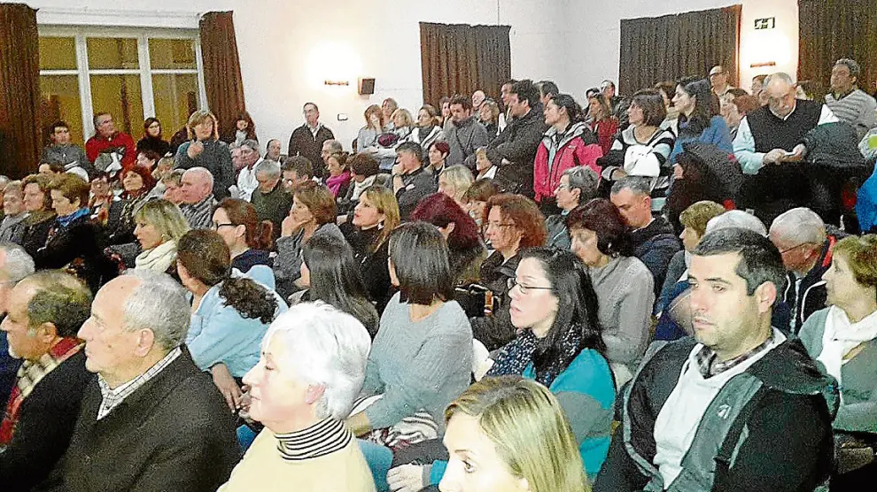 Trescientas personas se reunieron en Jaca el 19 de enero para crear la Plataforma ciudadana pro hospital de Jaca, para reclamar los servicios.