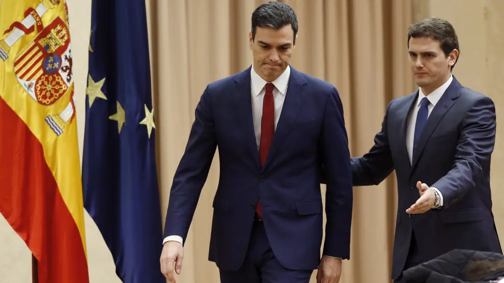 El secretario general del PSOE, Pedro Sánchez, y el presidente de Ciudadanos, Albert Rivera.