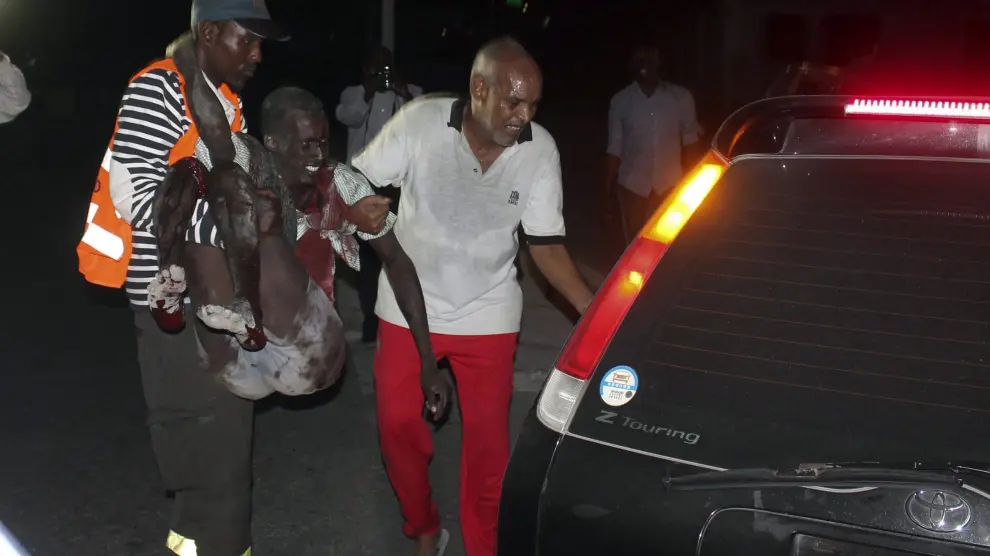 ?Al menos 12 personas mueren en un atentado contra un hotel de Mogadiscio