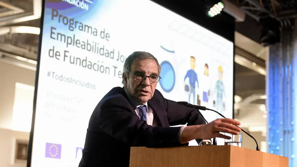 El presidente de Telefónica, César Alierta, durante la presentación de las nuevas 'Lanzaderas de empleo'.
