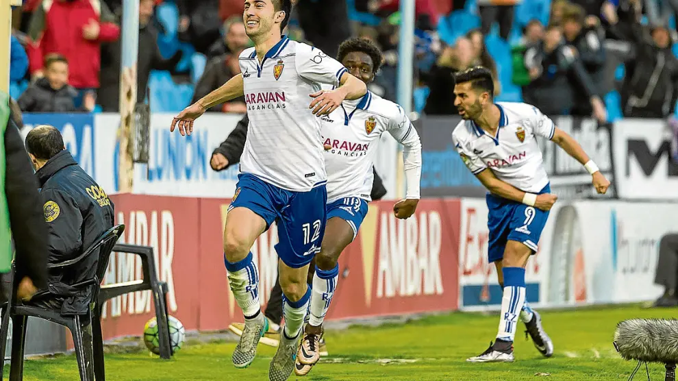 Manu Lanzarote celebra el gol que marcó ayer al Lugo.