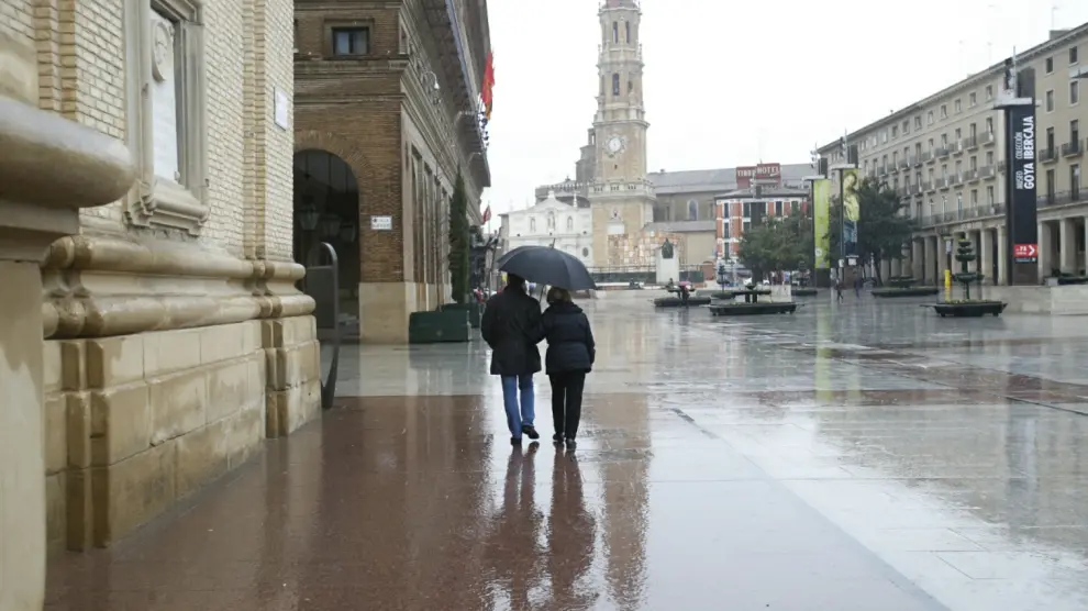 Foto de archivo de un día lluvioso en Zaragoza