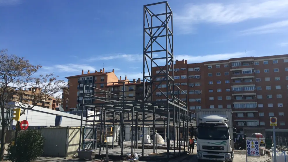 Obras de construcción del nuevo McDonald's, en el barrio de La Almozara de Zaragoza