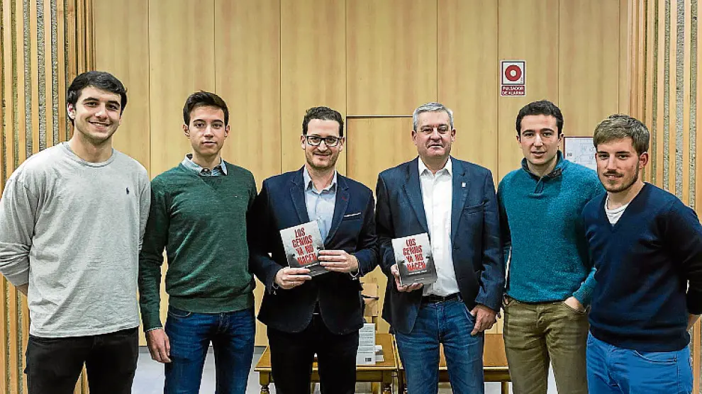 Marcos Morón, Jorge Albás, Jorge Torres Quilez, Pedro Girón, Adrián Muro y Rodolfo Álvarez, en la tertulia en el Carmelo.