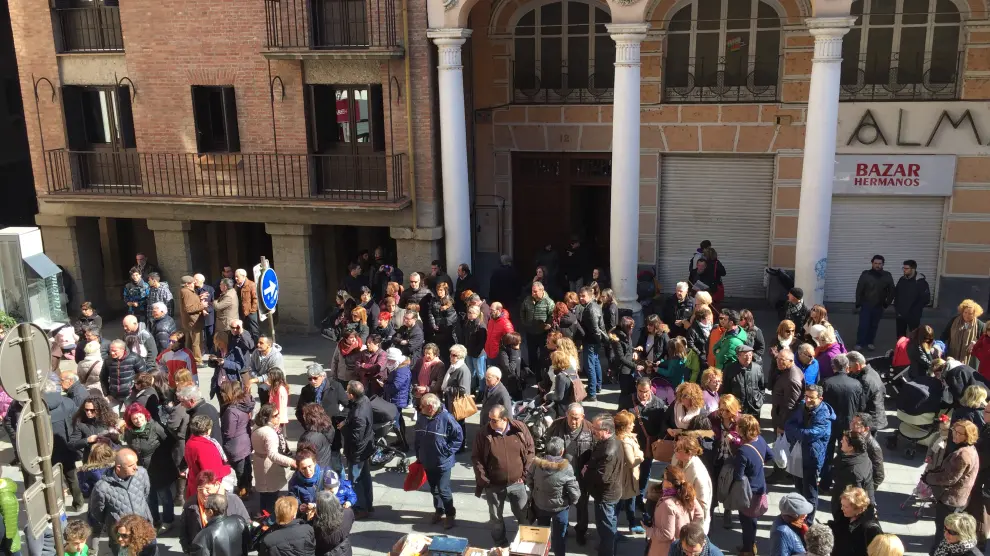Concentración de condena este sábado en la plaza del Mercado de Barbastro.