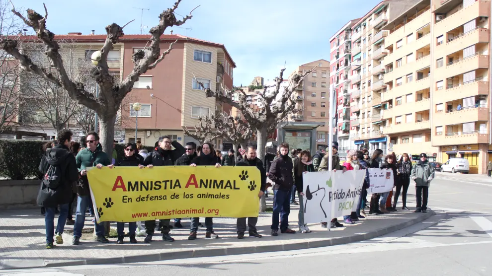 Pacífica protesta contra los toros en Alcañiz