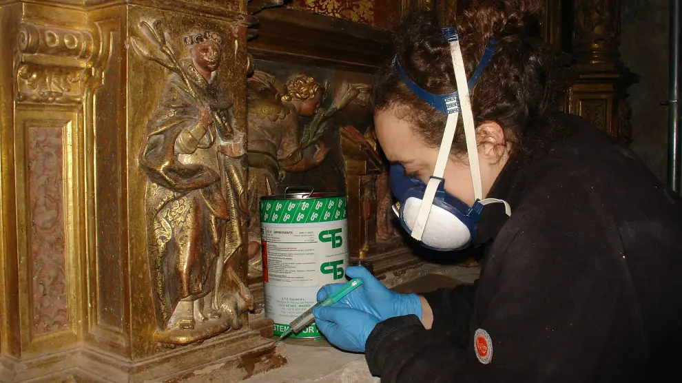 Restauración del retablo romanista de la Virgen del Rosario de Langa del Castillo