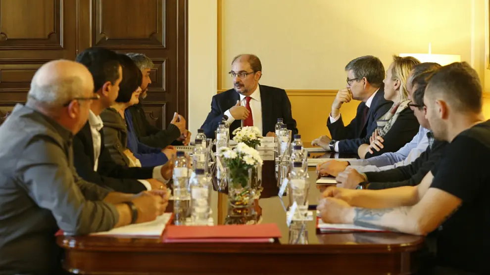 Reunión de Lambán con representantes de la mesa en defensa del sector minero-eléctrico de Andorra y comarca.