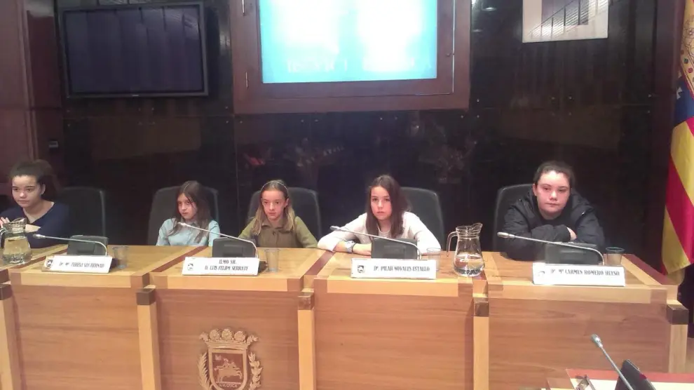 Pleno infantil en el Ayuntamiento de Huesca