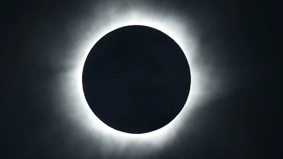 El eclipse es total cuando toda la superficie del Sol queda cubierta por la Luna.